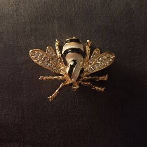 Aratta Bumblebee Pin
